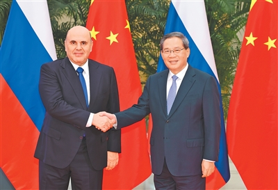 11월3일, 국무원 총리 리강이 항주에서 로씨야 총리 미슈스틴과 중로 총리 제30차 정기회담을 공동주재했다(신화사 기자 황경문 촬영).