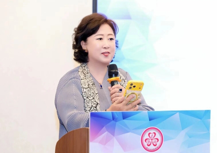 환영식에서 발표 중인 리란 초대회장