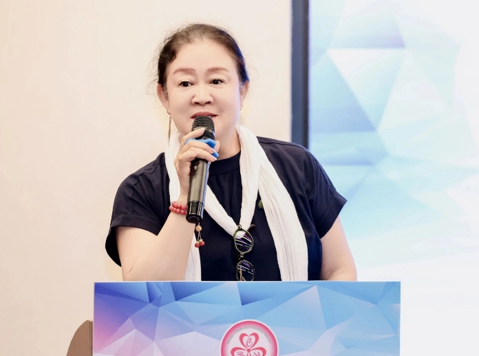 환영식에서 축사를 하는 리령 명예회장