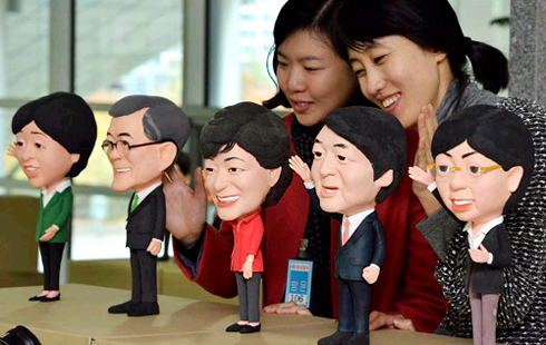 한국대통령 후선인 만화캐릭터 인형 서울에서 선보여