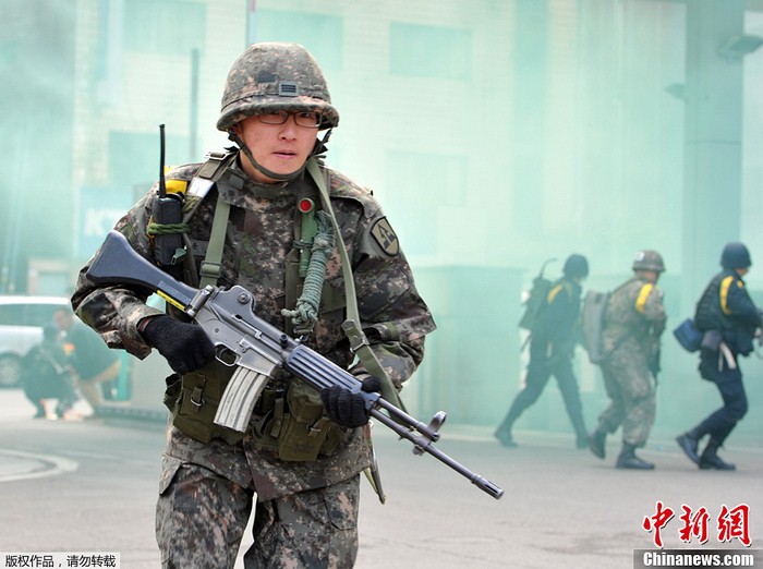 한국 군부측 도시전투연습 거행