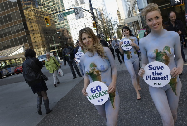 푸른 몸매 드러낸 미녀들의 지구살리기 캠페인