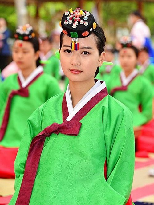 중국소녀 한국식 전통복장 입고 한국 성년례 체험