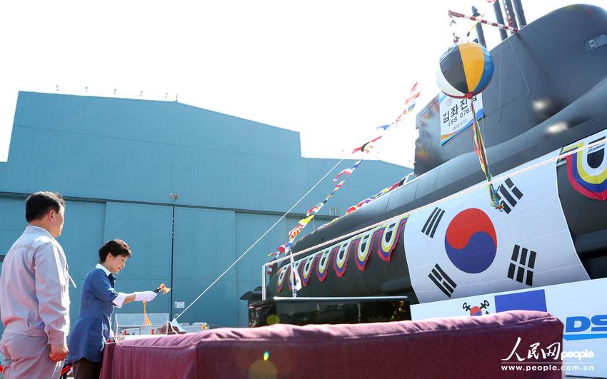 한국대통령 박근혜 “김좌진호”잠수함 진수의식 참석