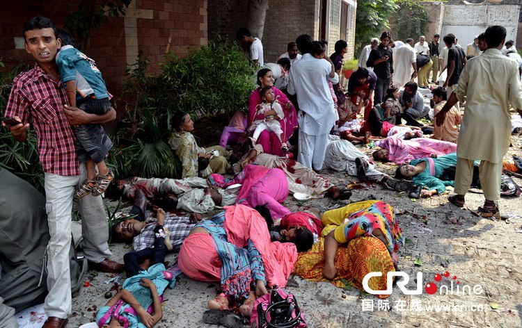 파키스탄 자살폭탄테러로 78명 사망