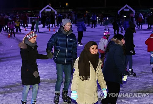 서울 로천스케이트장 크리스마스와 새해맞이로 인기 폭발