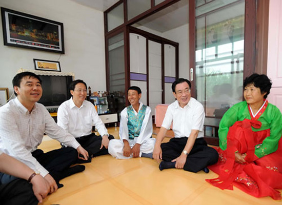 贺国强同志视察延边