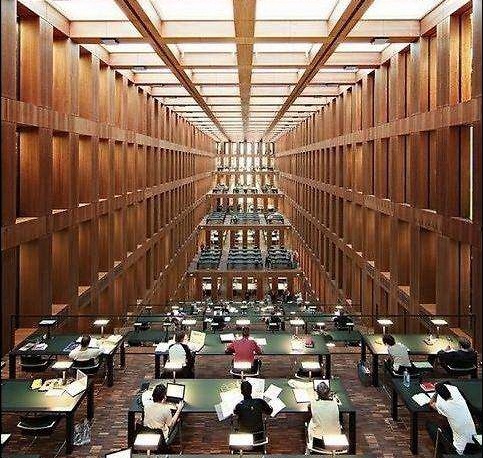 독일 훔볼트대학의 “졸음을 쫓는 도서관” 