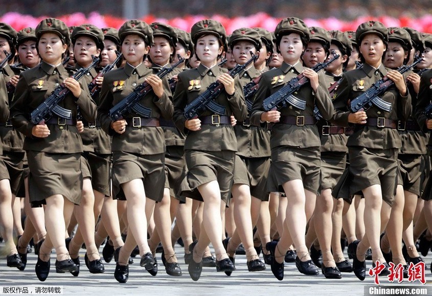 2013년 군생활시각포토: 조선 녀병사들의 아름다운 모습 돋보여