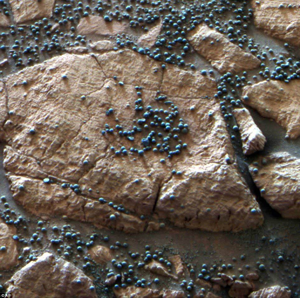 화성의 표면은 어떤 모습일가? 블루베리형태의 과립물질 보여