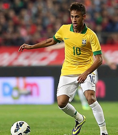 브라질 네이마르
득점왕·최우수선수 후보 '0순위'

 브라질 월드컵 축구대회에서 가장 주목받는 선수 가운데 한명은 단연 브라질 대표팀의 간판 네이마르(22·FC바르셀로나)다.네이마르는 '신성'이라는 별명이 붙을 만큼 어릴 때부터 대형 선수로 성장할것으로 기대를 모았던 선수다.