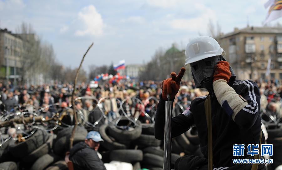 우크라이나 도네츠크주 친로씨야집회자들 정부청사를 계속 점령