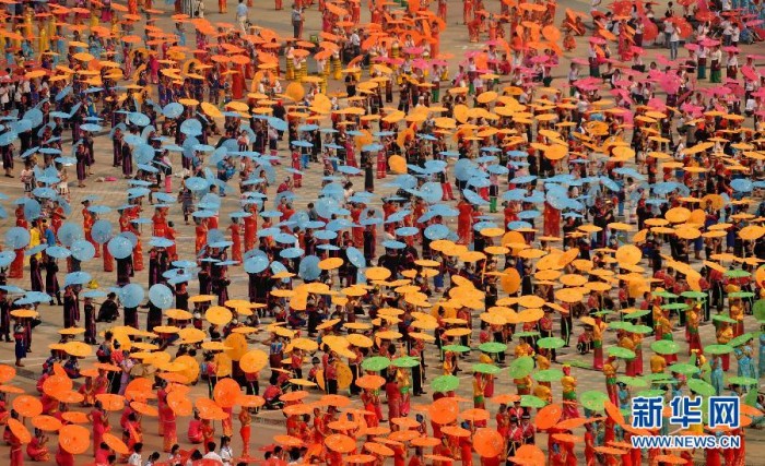 운남 시쐉반나 만인 우산춤 세계기록 창조