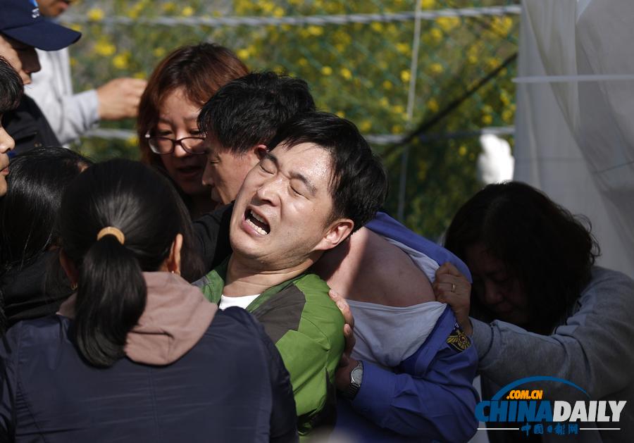 한국 “세월”호 피해자가족 한국 정부관원 구타