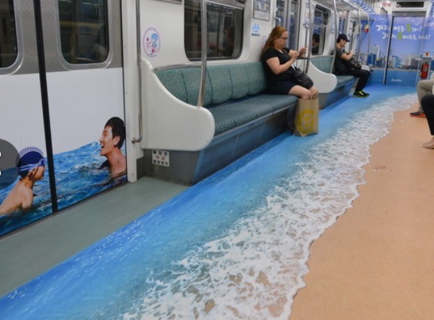 '해수욕장'으로 변신한 한국지하철