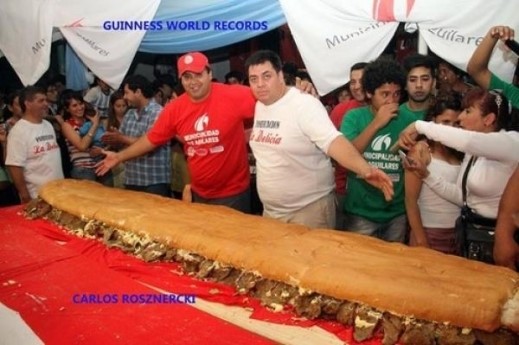 길이 3m! 세계에서 가장 긴 고기샌드위치