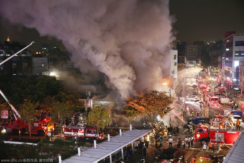한국 동대문 종합상업거리 화재 발생,점포 17개 소각