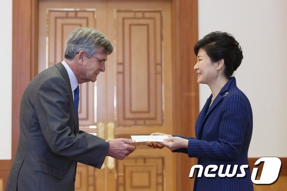 한국 박근혜대통령 주한 신임 대사 4명의 국서 접수