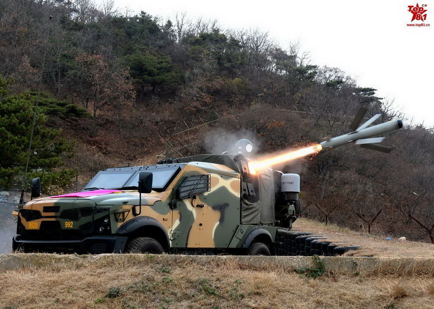 한국 “포병킬러”유도탄 실탄사격 화면 공개