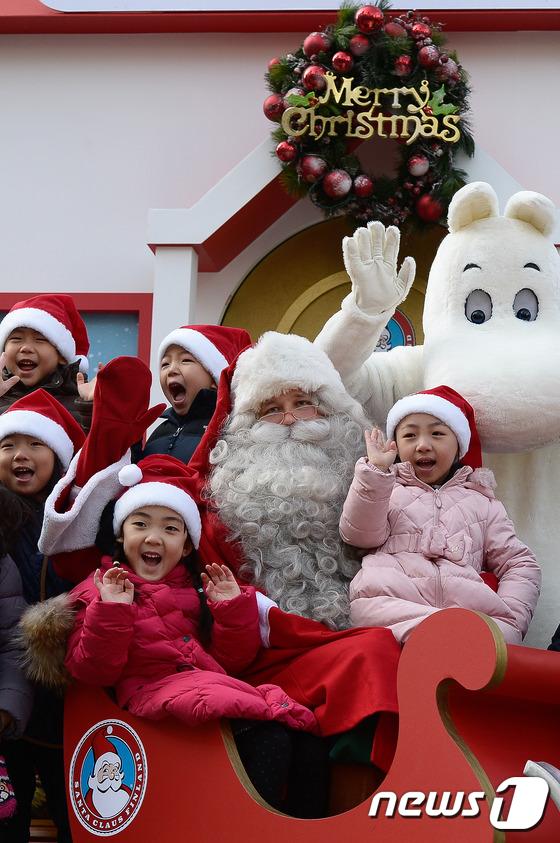 “산타클로스” 한국 방문, 아이들과 크리스마스 맞이해