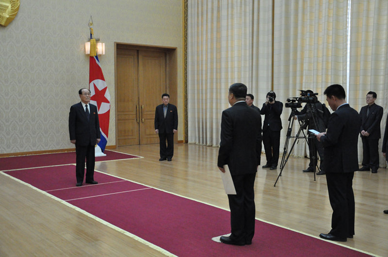 조선주재 중국 신임대사 리진군, 김영남에게 국서 전달