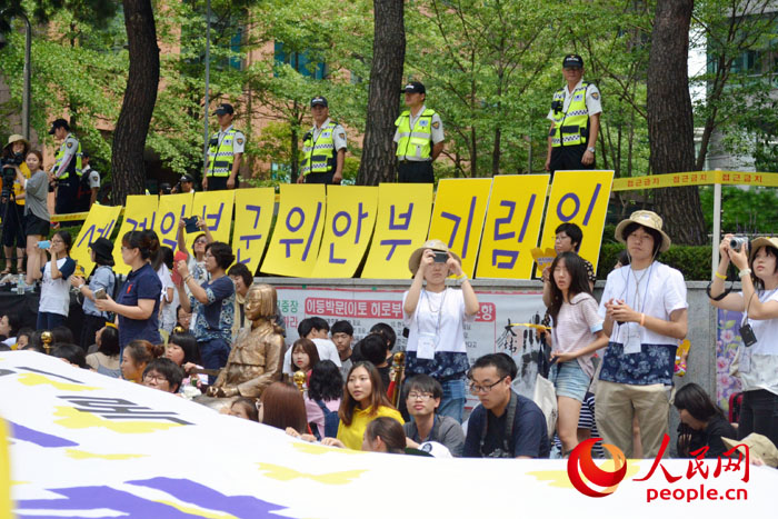 한국 위안부 수요집회서 80대 남성 분신