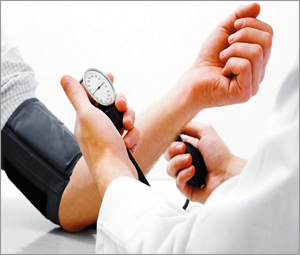 사무실에 오래 앉아있으면 고혈압에 쉽게 걸려, 예방방법은?