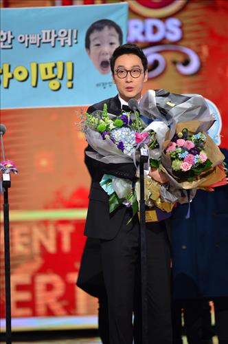 리휘재, KBS서 첫 연예대상…'아이들에게 감사'