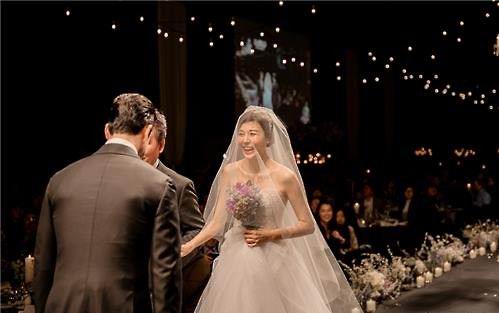 김하늘, 19일 결혼식 올려…본식 사진 공개