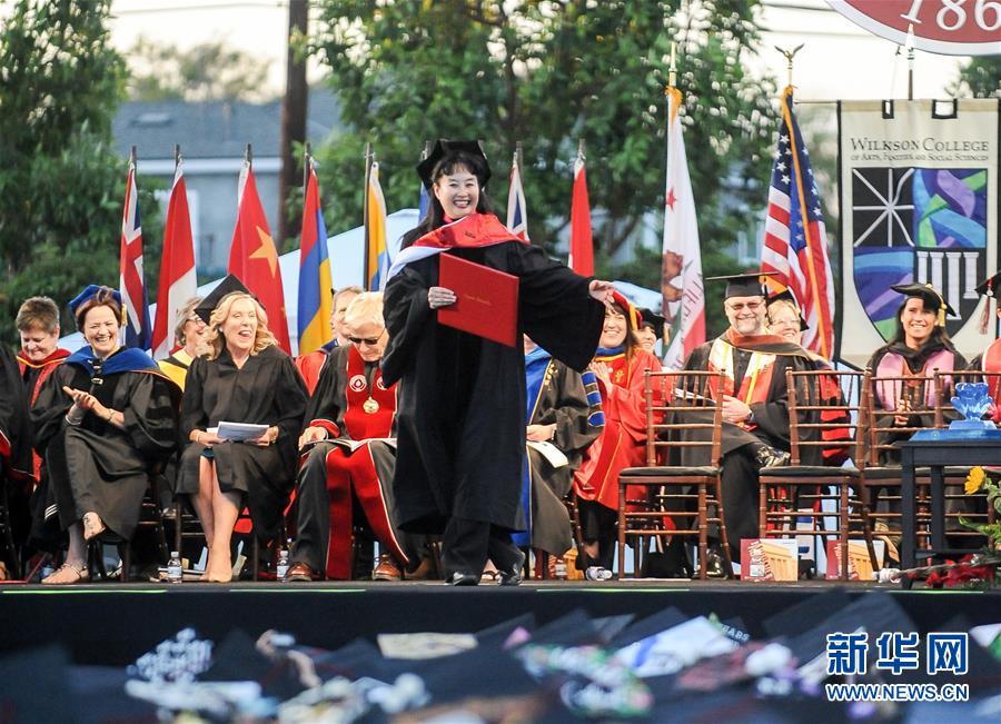 중국 경극 공연예술가 손평, 미국대학 명예 박사학위 수여받아