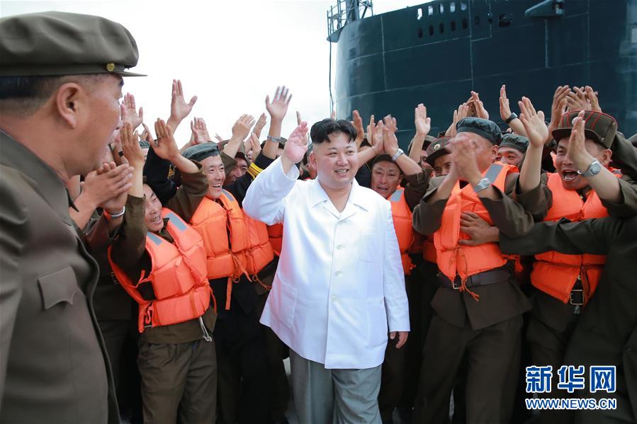 조선중앙통신사: 김정은 지도 잠수함 탄도미싸일 시험발사 성공적