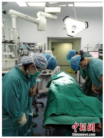 11살 소년의 장기기증,허리 숙여 경의 표한 의사들