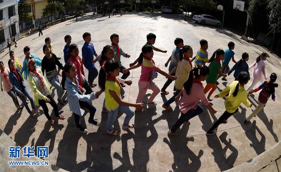 운남: 인구 비교적 적은 민족과 '직접 과도 민족' 집거지역 곧 14년 무료교육 실시