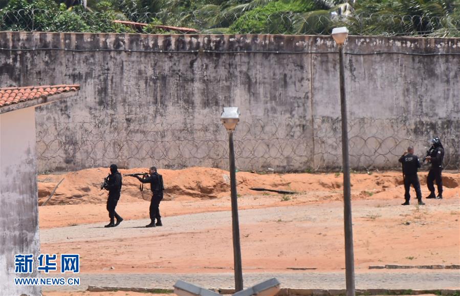 브라질경찰측 한 감옥의 폭동 평정, 최소 10명 사망