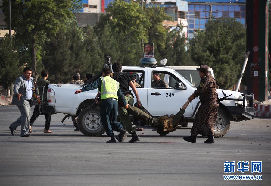 카불공항 자살식 폭발사고 발생해 11명 사망