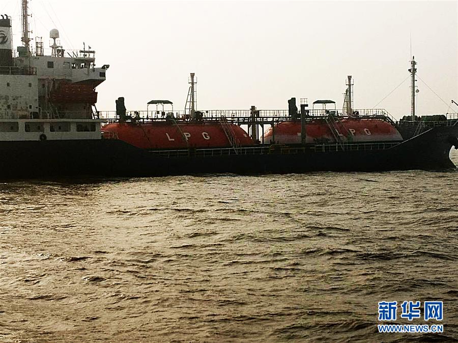 한국 한 액화천연가스운반선 동영해역서 루출사고 발생, 산동 긴급구조 실시