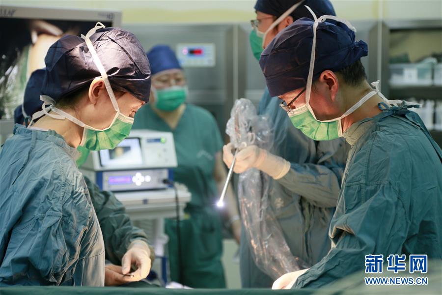 중국 최초로 이식받은 자궁에서 배양한 아기 서경병원서 출생