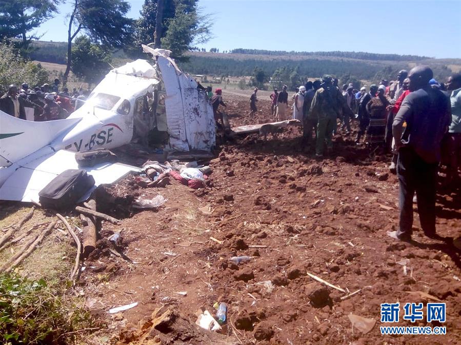소형 비행기 한대, 케니아 서북부에서 추락해 5명 사망