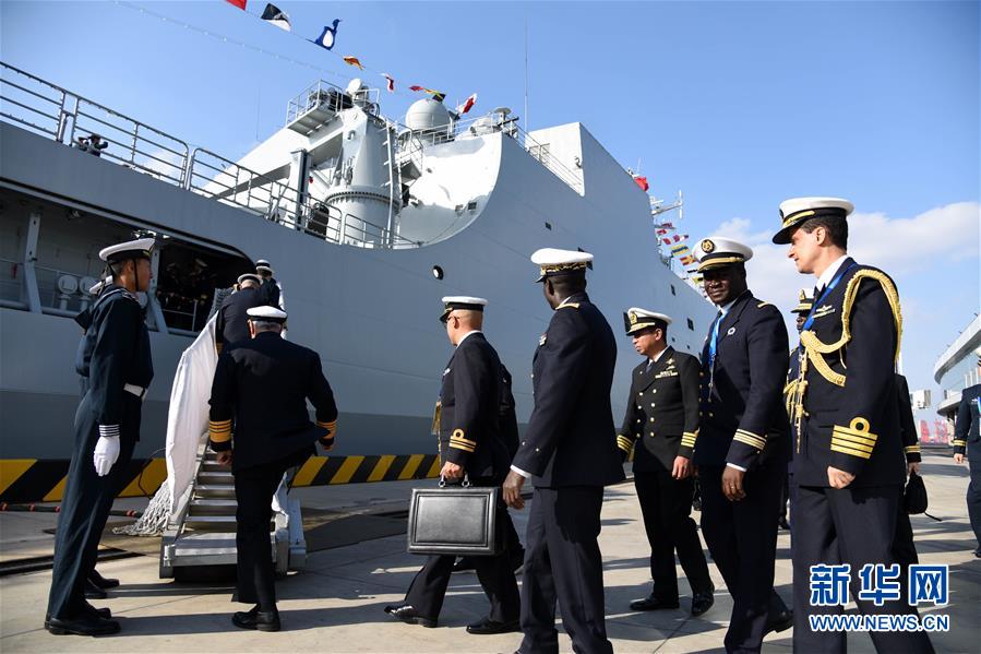 해군대표단, 중국함선에 올라 참관