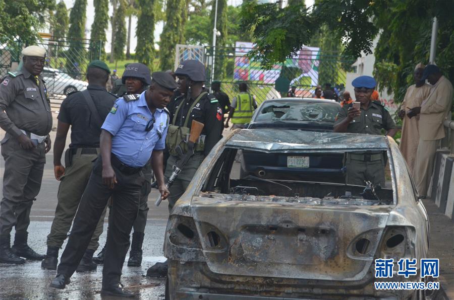 나이제리아, 시위자와 경찰이 충돌해 경찰 8명 부상