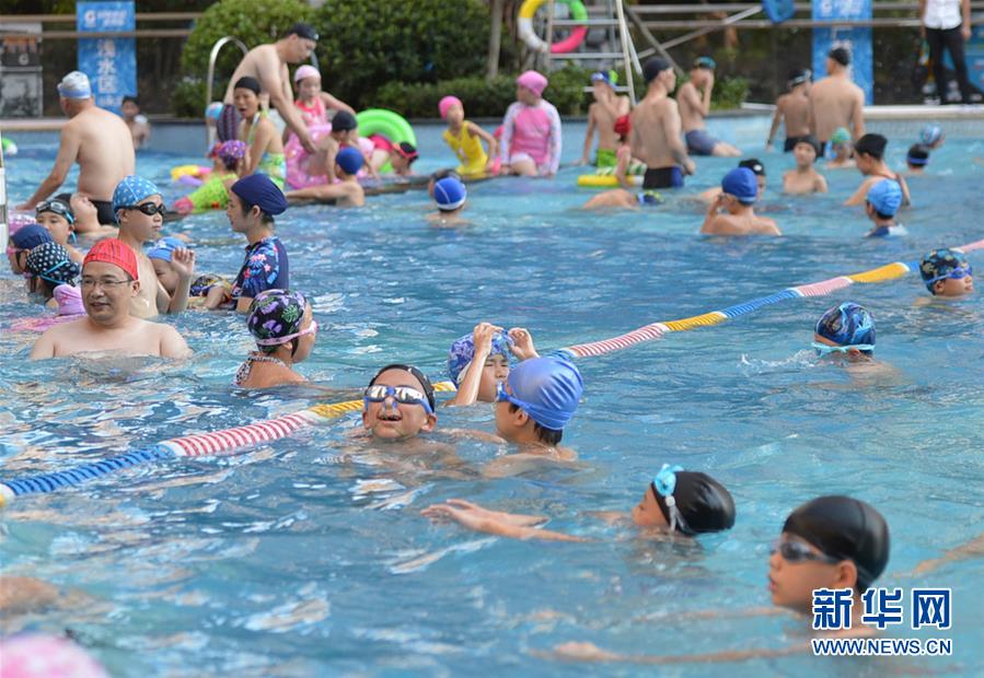 장사 26개 수영장, 여름방학 동안 전시 중소학생들에게 무료개방