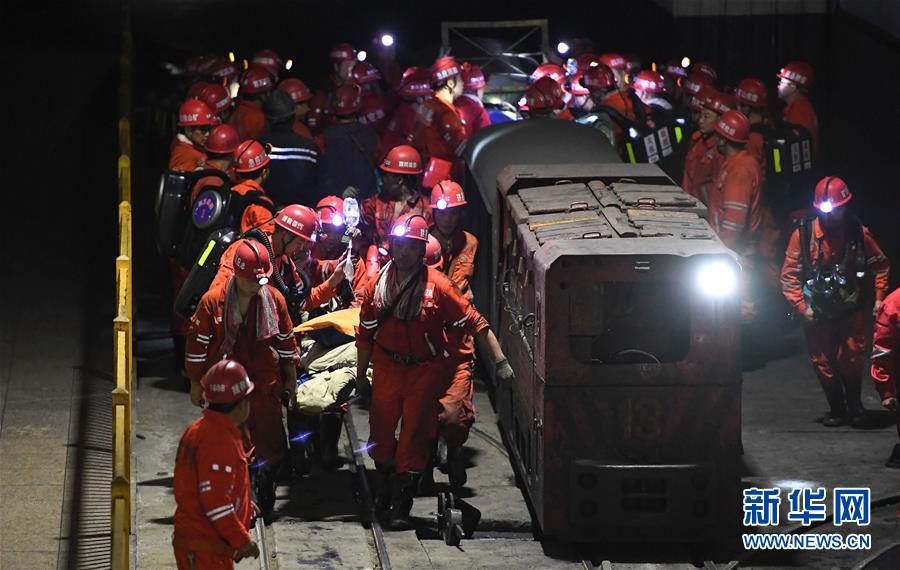 사천 삼나무탄광 침수사고: 지하 313메터에 갇혔던 13명 광부 80여시간 구조 끝에 기적적으로 생환