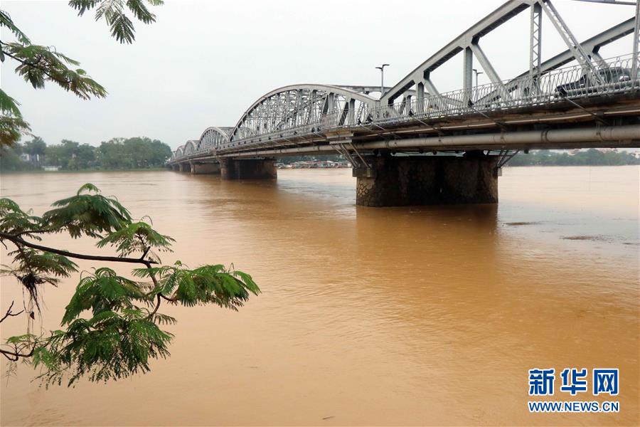 윁남 중부 등 지역, 폭우재해로 이미 105명 사망